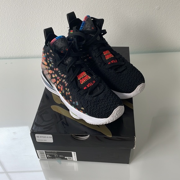 Lebron XVII - Picture 6 of 8